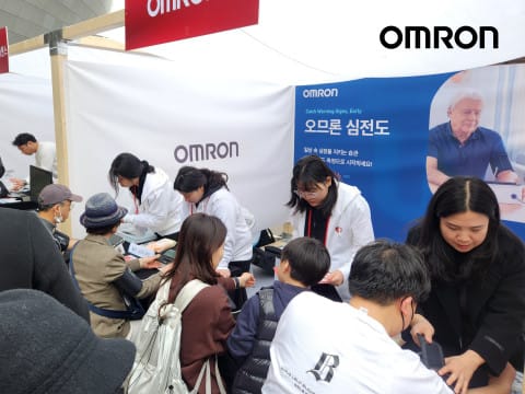 오므론헬스케어 ‘세계맥박의날’ 행사 참여… 오므론 컴플리트로 심전도 및 혈압 동시 측정