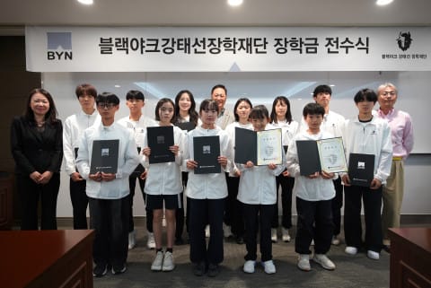 블랙야크강태선장학재단, 스포츠클라이밍 유망주 12명에게 장학금 전달