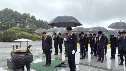 태극기로 새긴 감사… 한국교육시설안전원, 국립현충원서 봉사의 손길