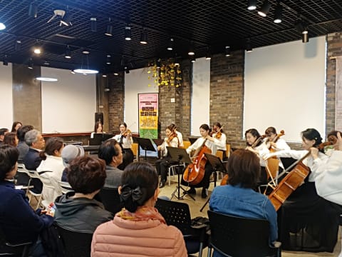 금천문화재단, 주민이 만든 ‘신나는 예술 무대’ 요양 시설 어르신에 전달